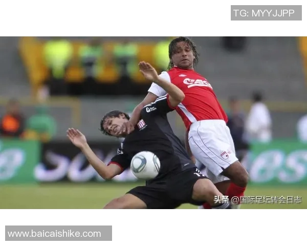 足球明星转场瞬间合拍图集展现足坛风云与传奇故事的精彩瞬间